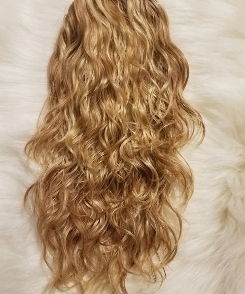 Women's "8 Integration Hair Topper size 5"x6" color #22/27 - Picture 4 of 4